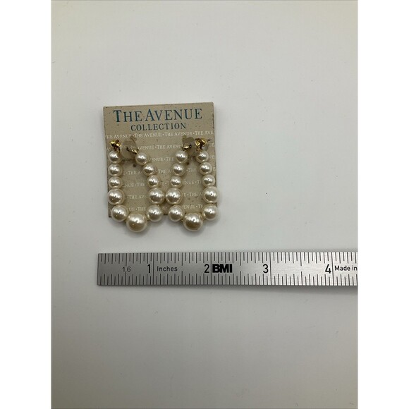 Avenue Collection Faux Pearl Loop Strand Dangle Earrings Goldtone - Picture 3 of 4